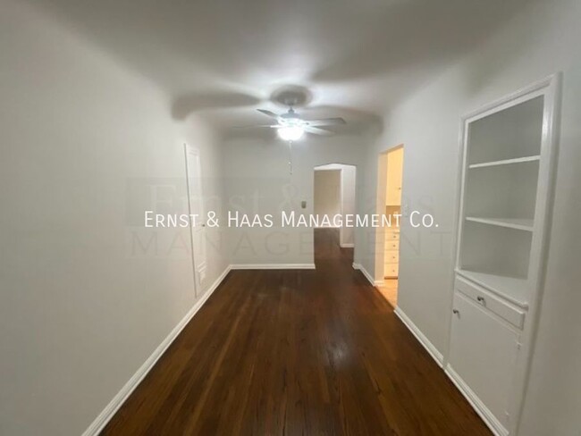 Building Photo - Wonderful 1 Bedroom Apartment Just a Block...