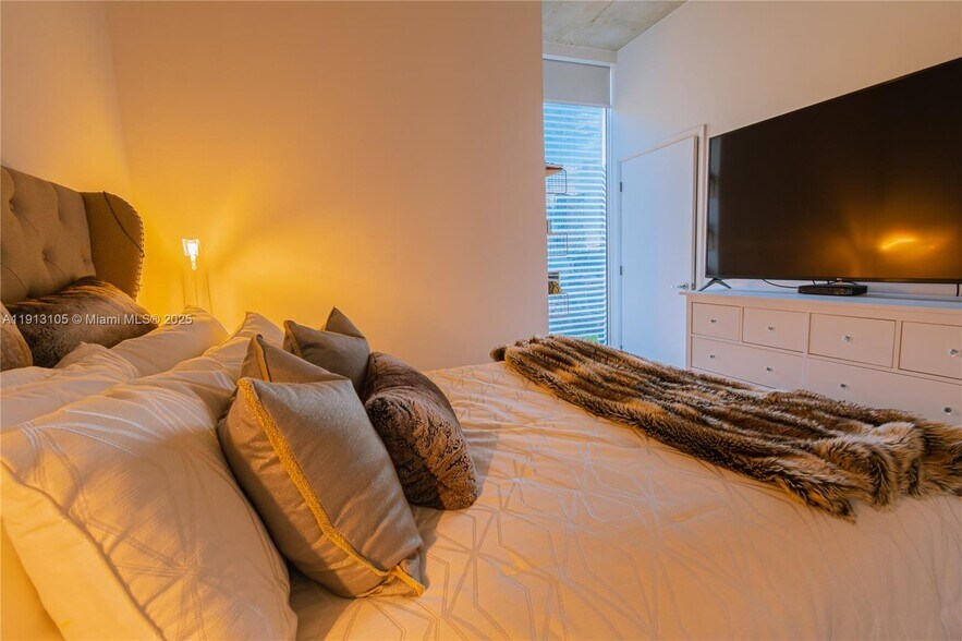 Building Photo - 151 SE 1st St