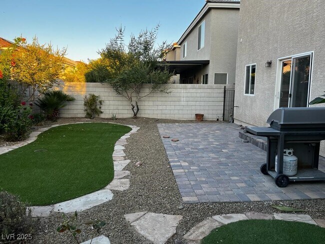 Building Photo - 1026 E Sonoran Hope Ave