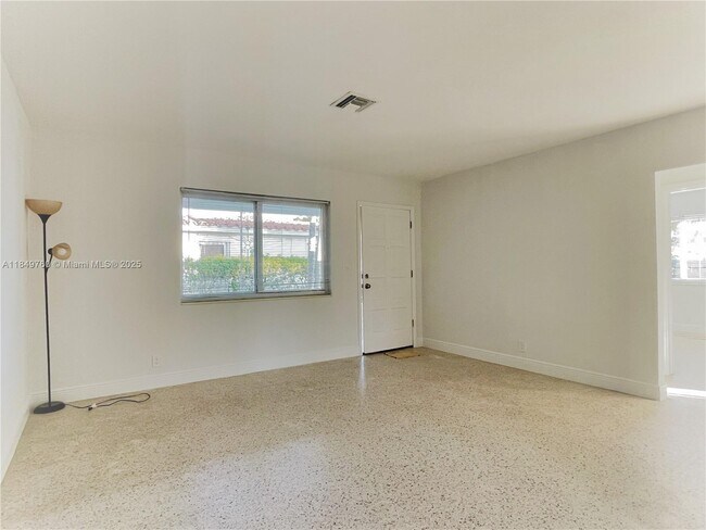 Building Photo - 3141 SW 12th St
