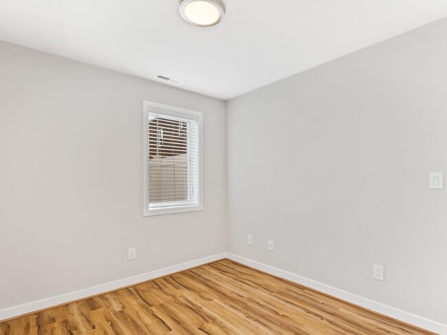 Building Photo - 535 16th St NE
