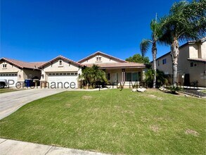 Building Photo - Stunning 4 Bed/2 Bath NW Bakersfield Home ...