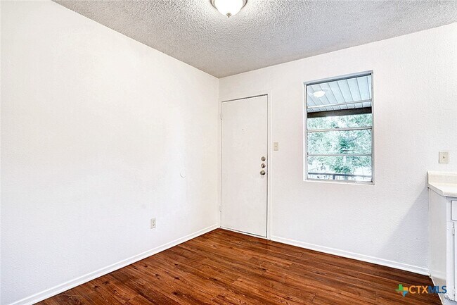 Building Photo - 728 Old Martindale Rd