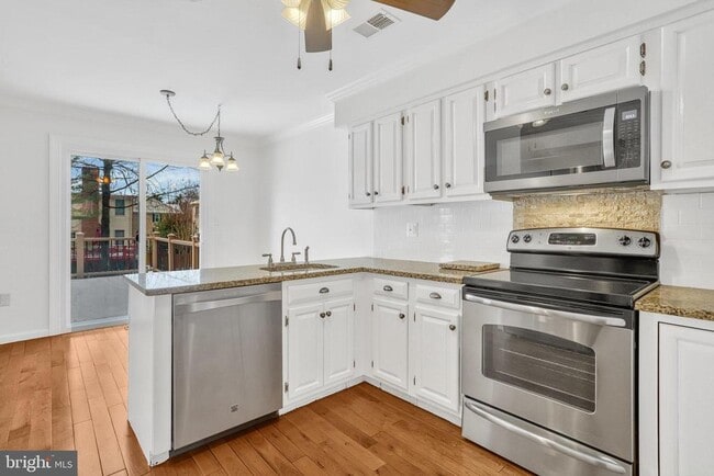 Building Photo - 7413 Salford Ct