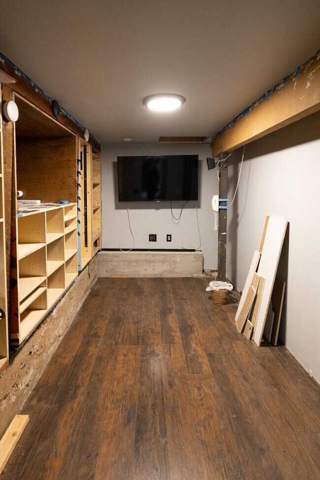 Building Photo - Beautiful 3 bedroom home with Castro Valle...