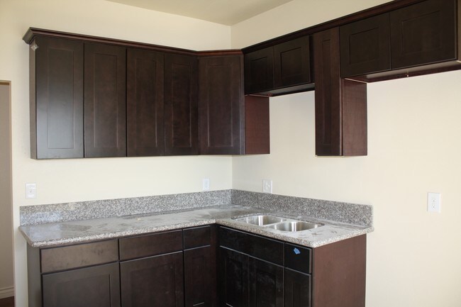 Kitchen - 1019 N Pershing Ave