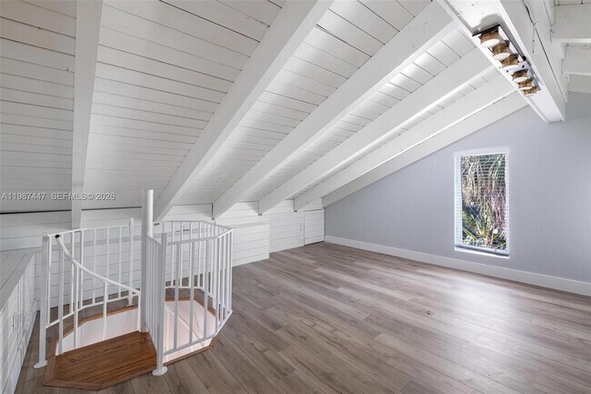 Building Photo - 1365 Bay Terrace