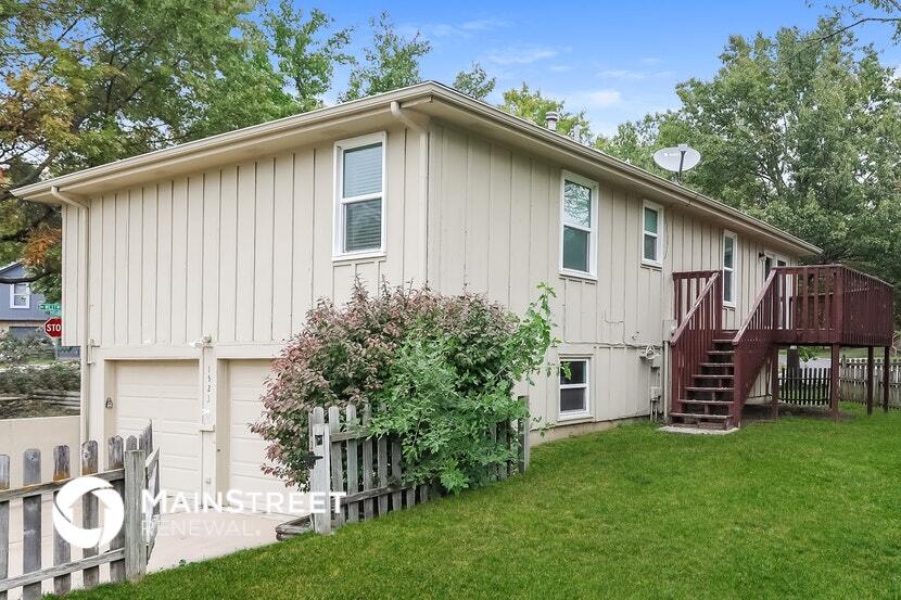 Building Photo - 1523 NE Westwind Dr