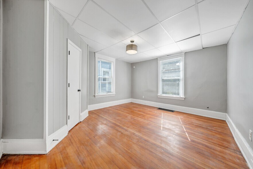 Building Photo - 812 Marshall Ave SW