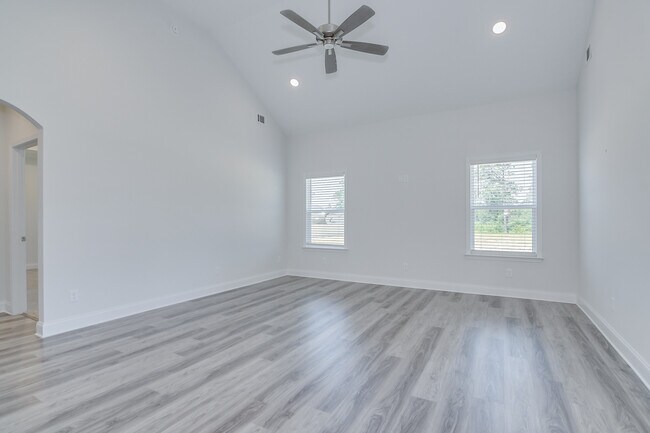 Building Photo - 326 Agape Ln