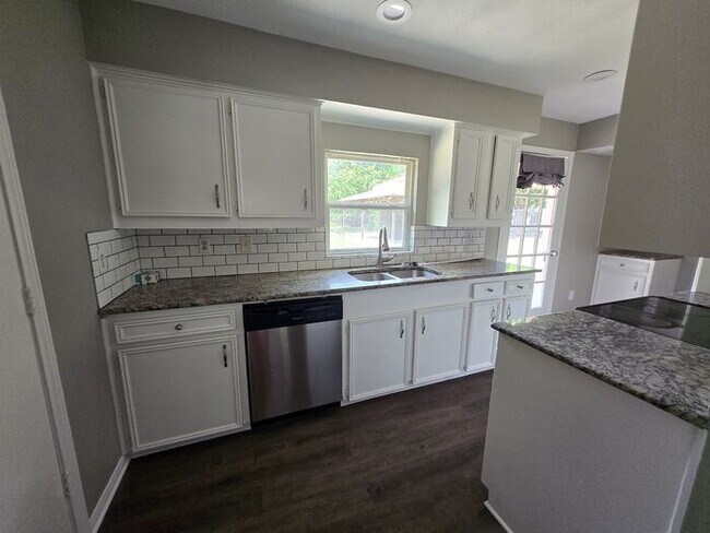 Building Photo - 1309 Greencove Dr