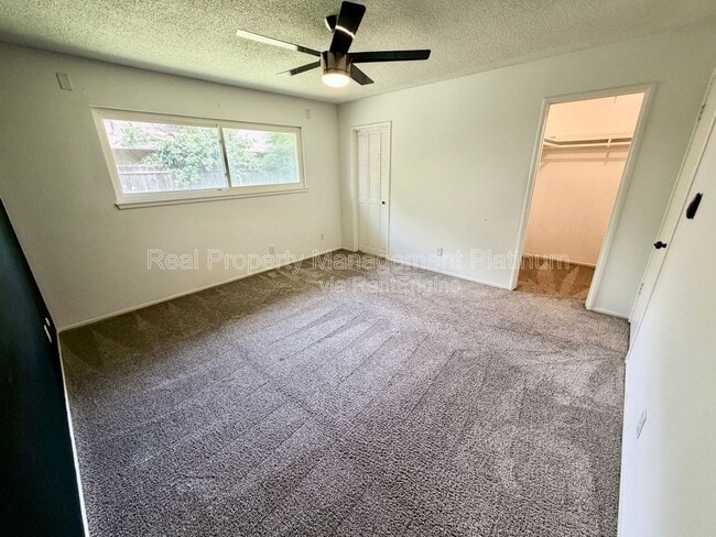 Building Photo - 5694 N 9th St
