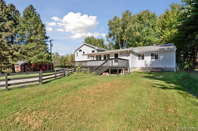 Building Photo - 2860 E Coon Lake Rd