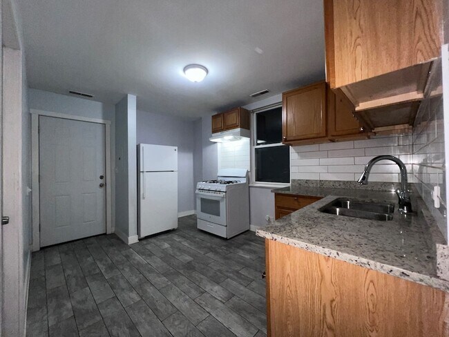 Building Photo - 1119 W 72nd St