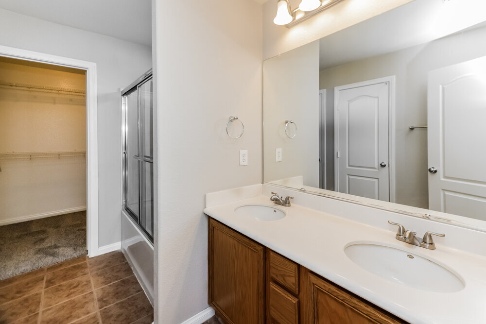 Building Photo - 652 Shadwell St