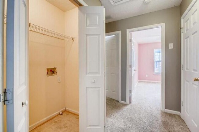 Washer and Dryer Unit Level 3 - 433 Heritage Park Trce NW