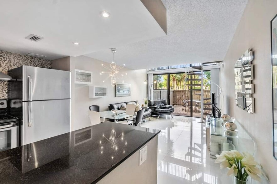 Building Photo - 1830 Embassy Dr