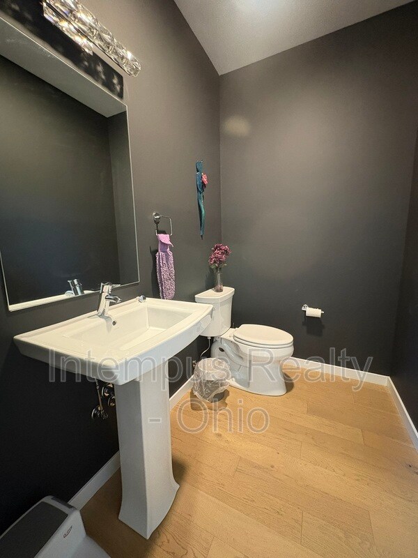 Building Photo - 2430 Richmond Rd