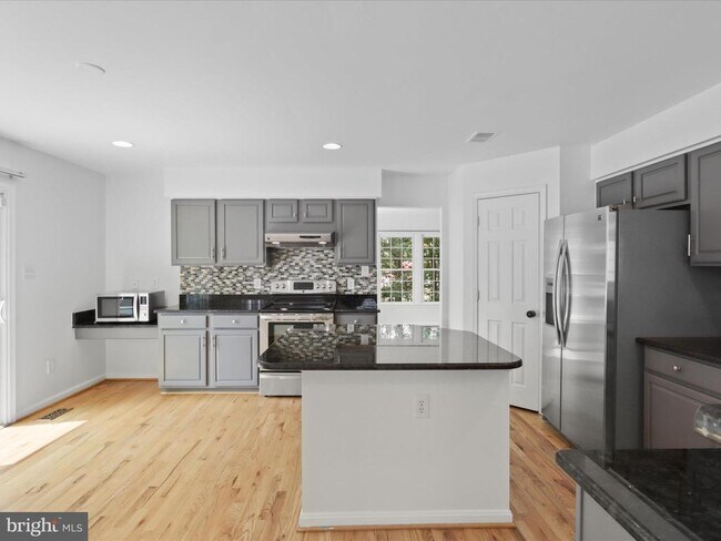 Building Photo - 1518 Summerset Pl