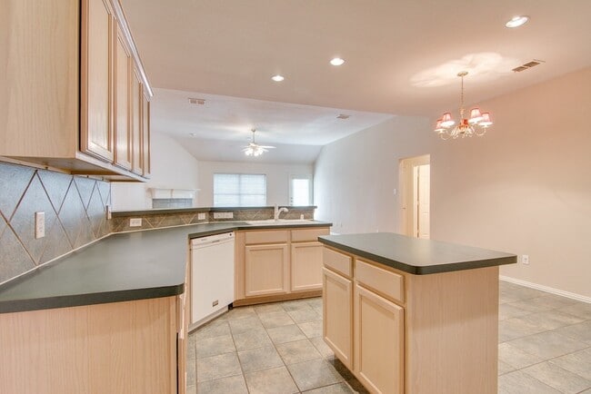 Building Photo - 1133 Hillwood Dr