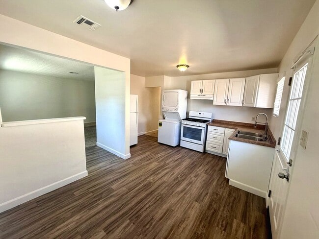 Building Photo - Spacious 3BR / 2BA + Bonus Room Home in Imperial Beach