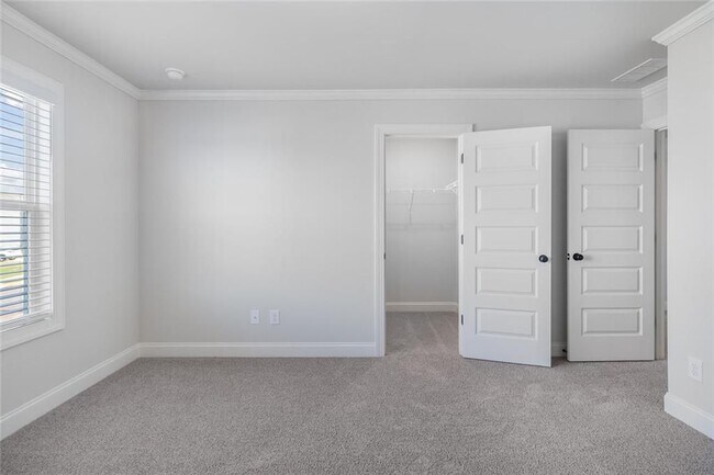 Building Photo - 448 Banff Dr