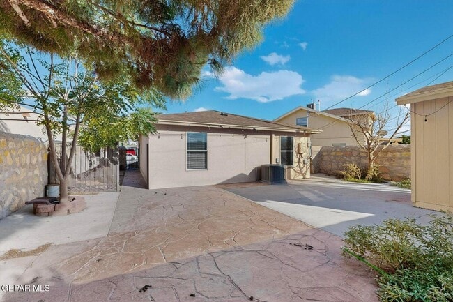 Building Photo - 6221 Patria St