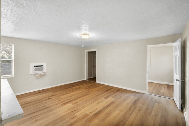 Building Photo - 1116 Upton Ct S