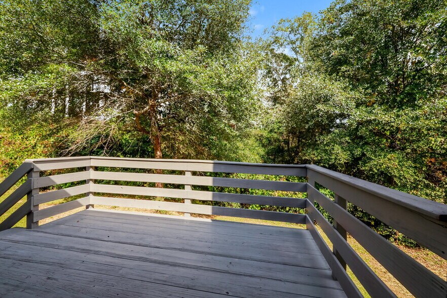 Building Photo - 810 Windsor Dr