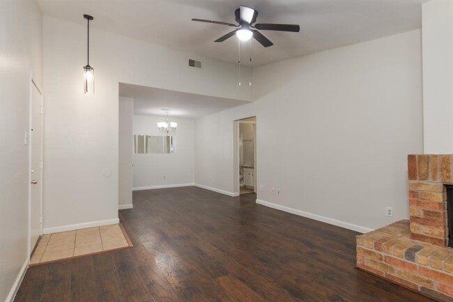 Building Photo - 10555 Turtlewood Ct