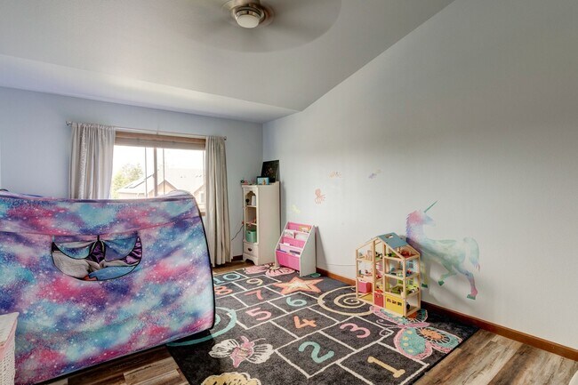 Building Photo - 4 Bedroom House in Gated Community