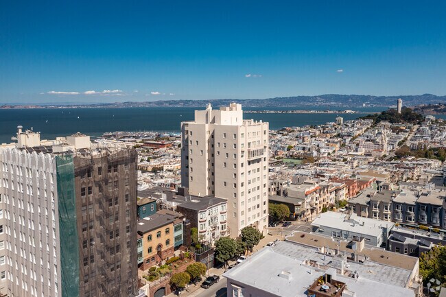 East - La Mirada Apartments