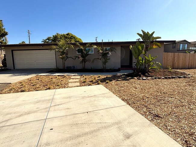 Building Photo - One of a Kind Encinitas Home-Just in Time ...