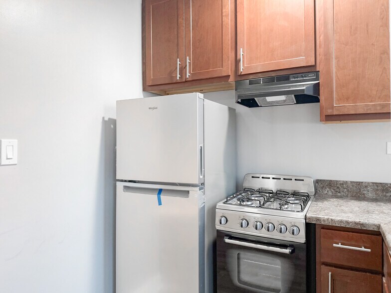 Building Photo - 4037 N Kenmore Ave