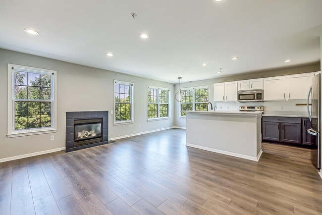 Building Photo - 2865 Barclay Wy