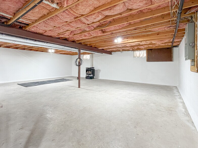 Building Photo - 340 Woodchuck Dr