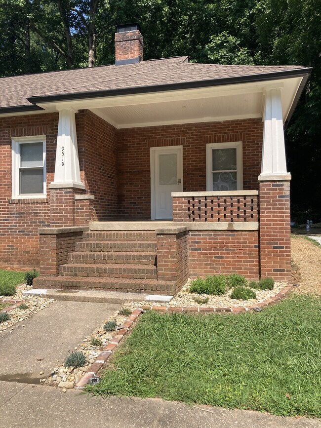 Building Photo - 951 W Branch Ave