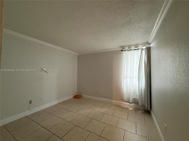 Building Photo - 9140 Fontainebleau Blvd