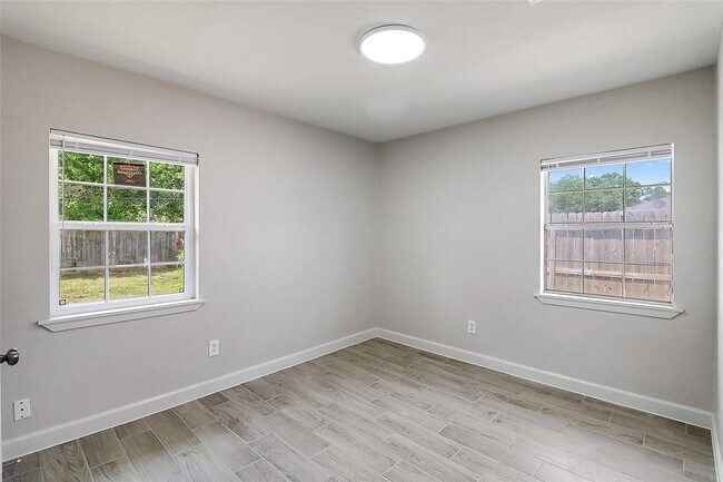 Building Photo - 243 Georgia St