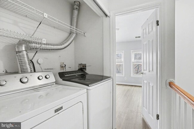 Building Photo - 216 Scott St