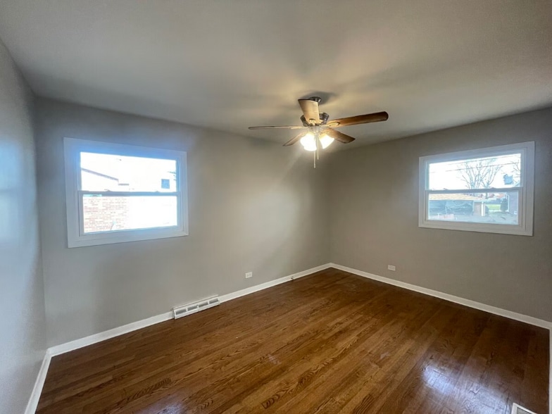 Building Photo - 733 Campbell Ave