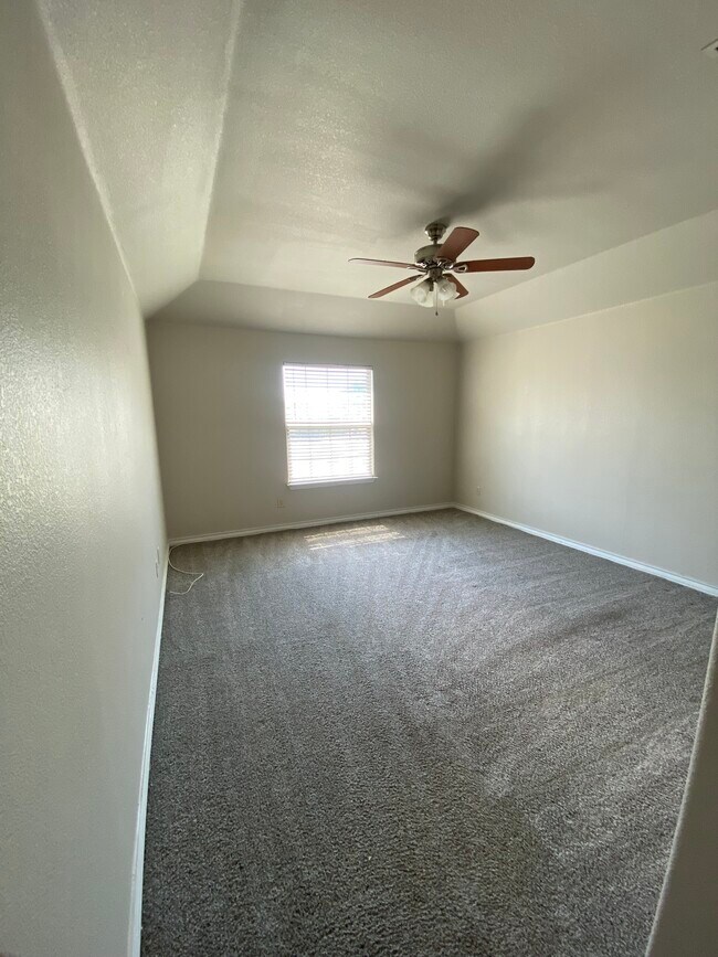 Building Photo - 267 Castleridge Dr