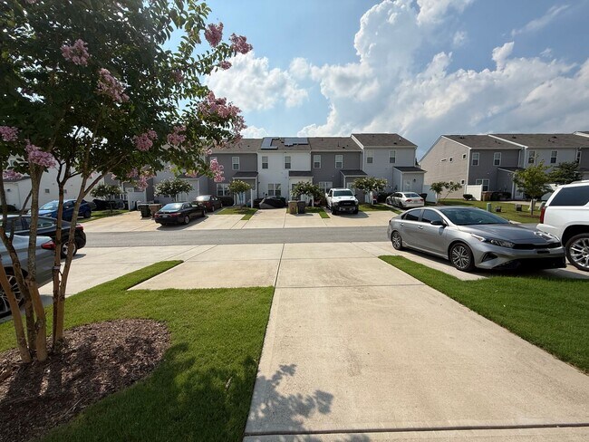 Building Photo - **OFFERING REFUNDABLE APPLICATION FEES & $100 MOVE IN PROMOTION** Modern 3BD, 2.5BA Clayton Townh...