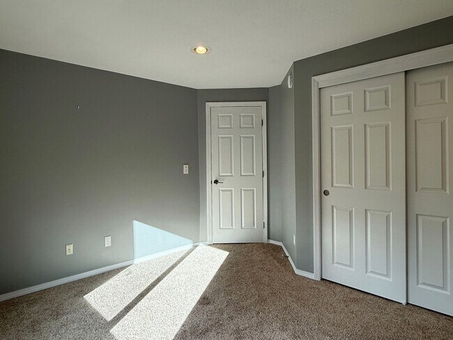 Building Photo - Bright & Spacious 3-Bedroom Home – Ideal for Entertaining & Everyday Comfort