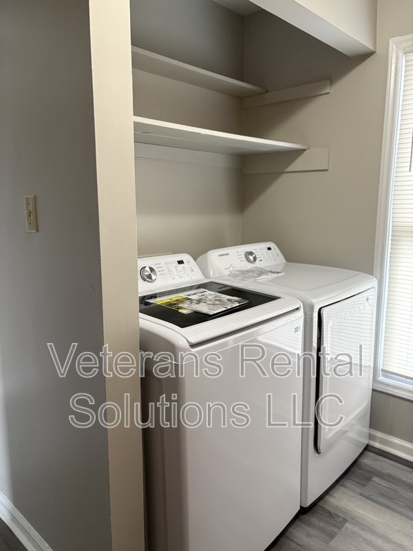 Building Photo - 410 Kirkcaldy Ct