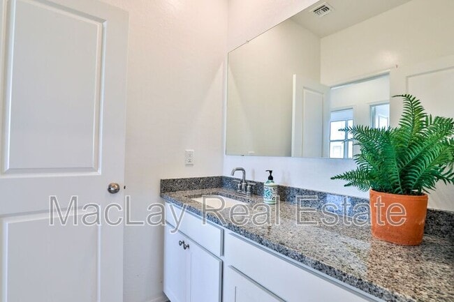 Building Photo - 1133 W Descanso Canyon Dr