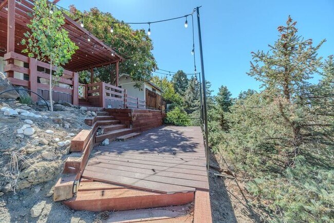 Building Photo - Welcome to this STUNNING 4-bedroom, 2.5-ba...