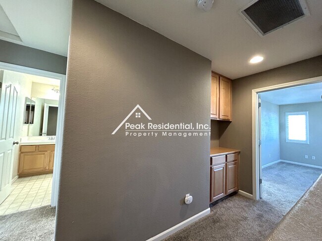 Building Photo - 9196 Cortina Cir