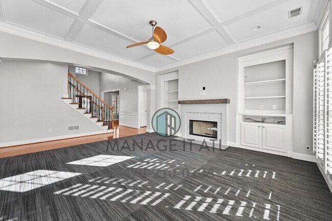 Building Photo - Fabulous 5-bedroom house with modern ameni...