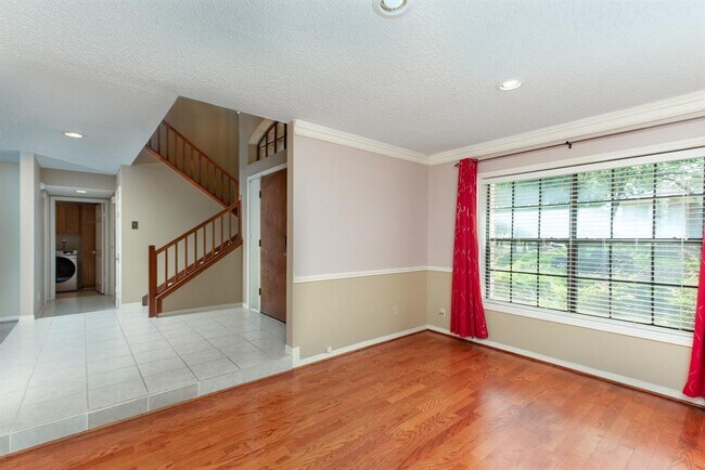 Building Photo - 2458 Parkwood Ln